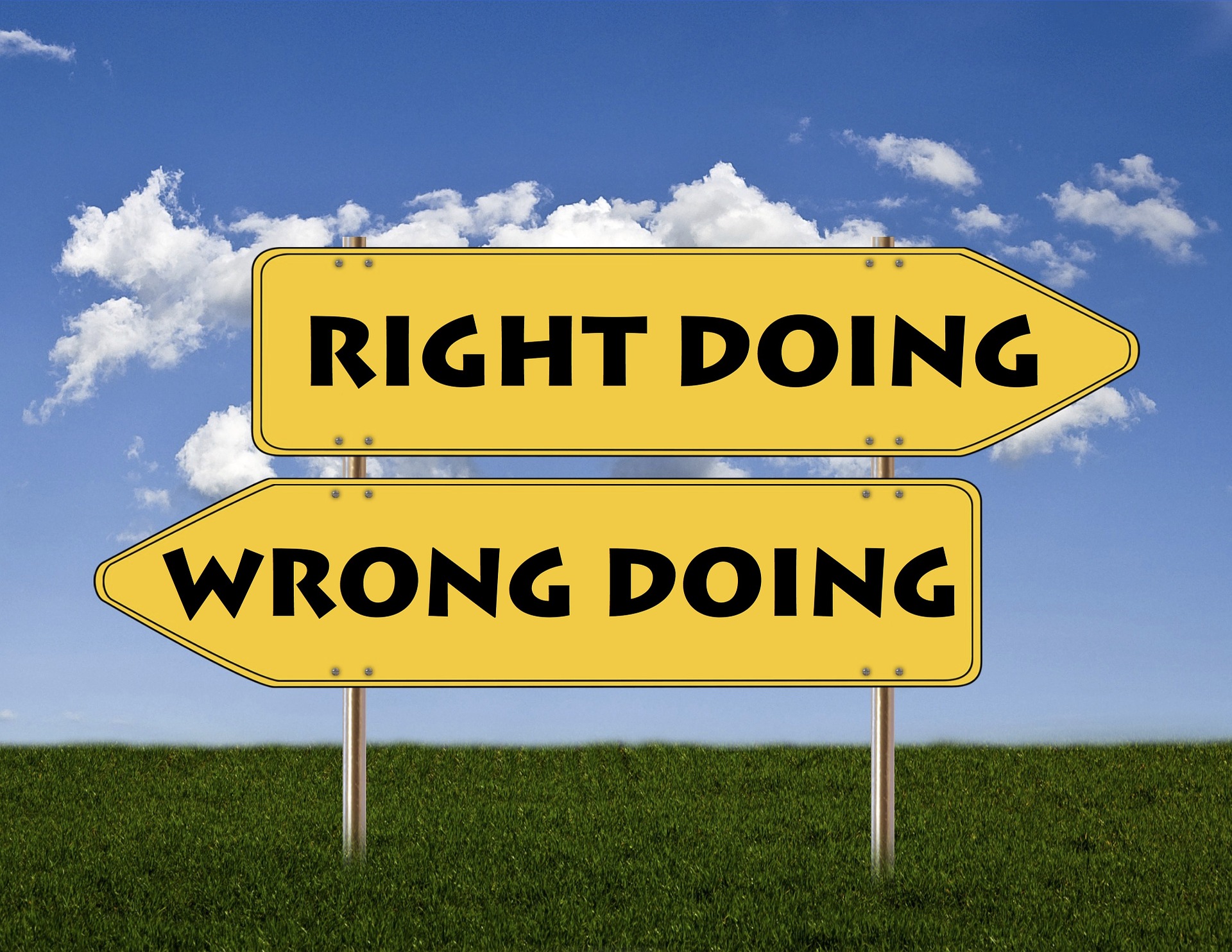 Två skyltar med pilar åt varsitt håll "Right doing" resp "Wrong doing"